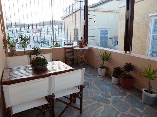 Odos Odysseos Ermoupoli Exterior foto